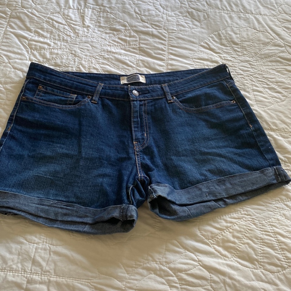 Levi’s Signature Roll-Up Cut-Off Stretch Jean Shorts Sz 16